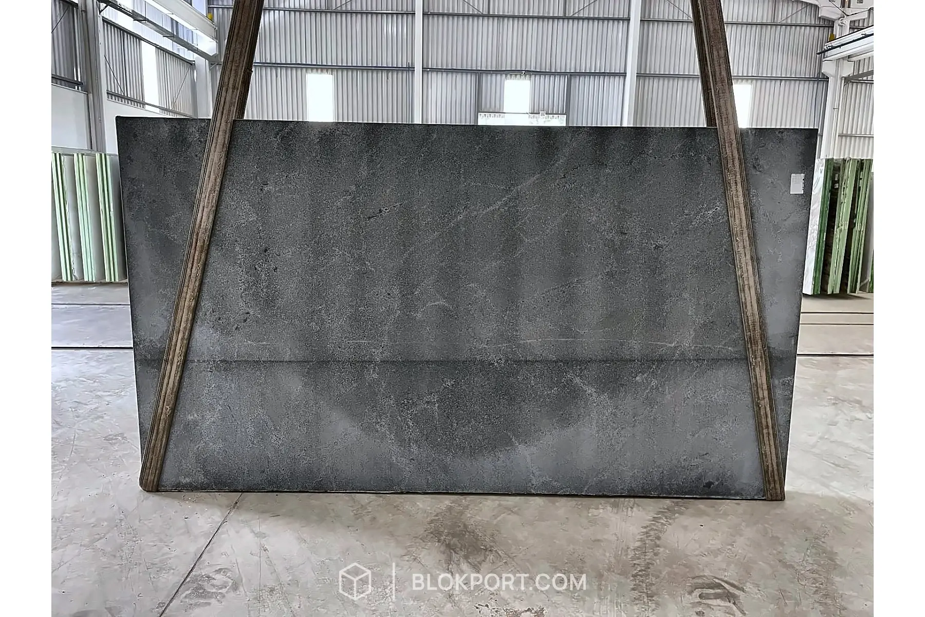 Misty Black Raw