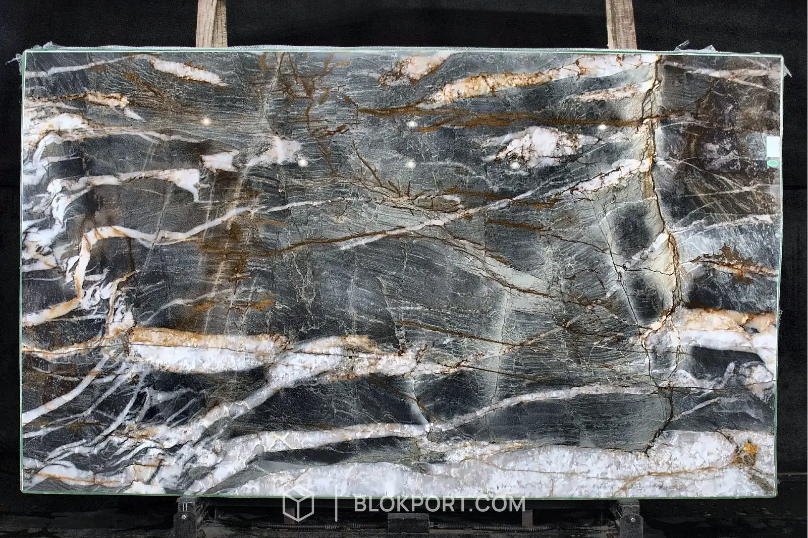 Zanari Polished