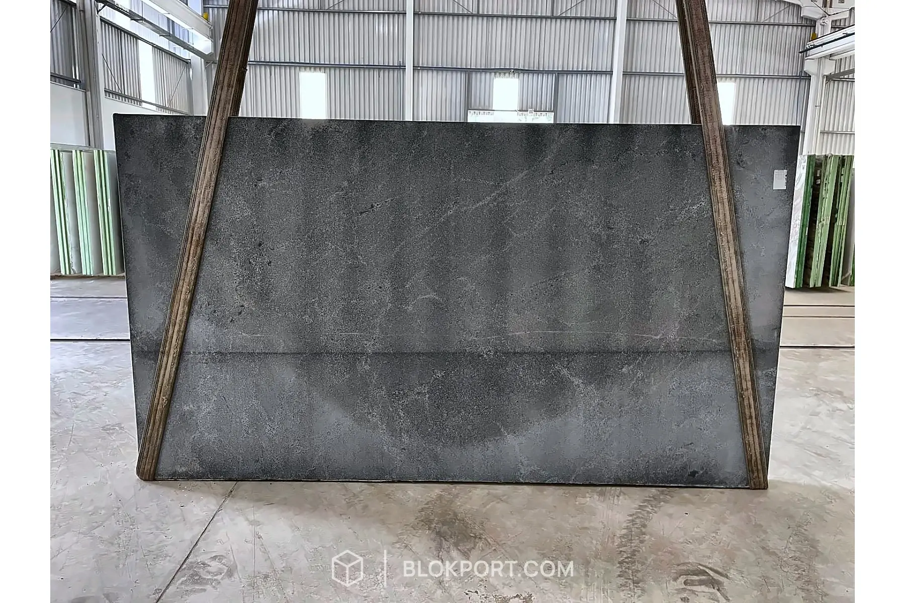 Misty Black Raw